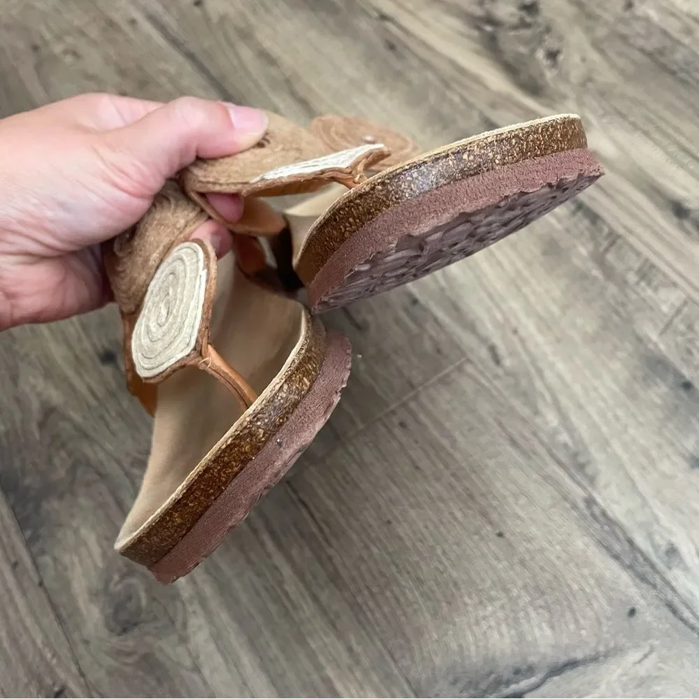 3M Thinsulate Neutral Tan Circular-Accent Women's Sandals - Picture 4 of 9